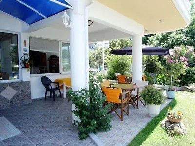 Ξενοδοχείο με διαμερίσματα Filoxenia Beach 2*